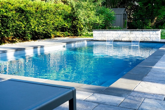 Pros and Cons of Fiberglass Pools